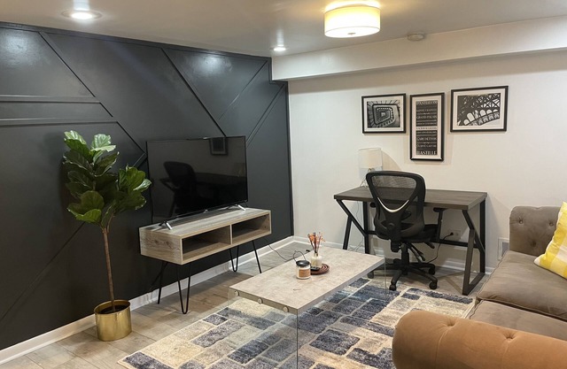 Trendy apt near McCormick Place & Wintrust Arena