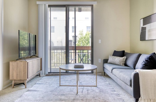 Trendy Downtown 2BR w/ Gym, Pool & Spa, near 7th St Metro, by Blueground