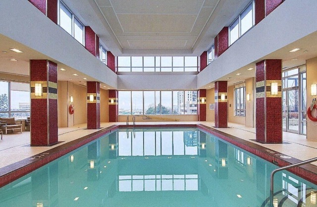 Trendy Toronto Condo close to airport and downtown!