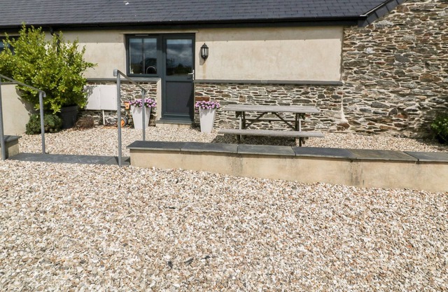 TREVENNA STABLES, pet friendly, with a garden in Veryan
