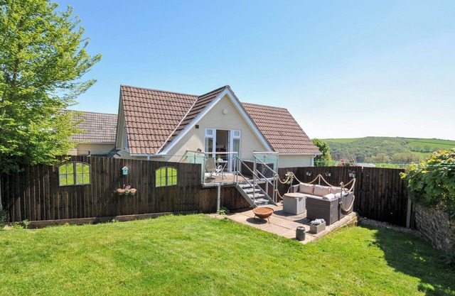 TREVIEW, pet friendly, character holiday cottage in Launceston