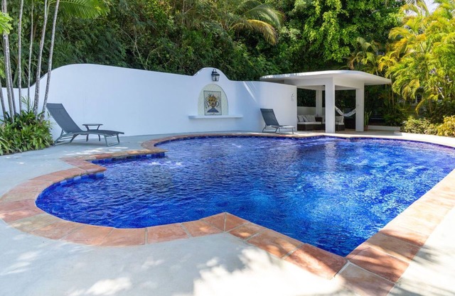 Tropical family haven with pool