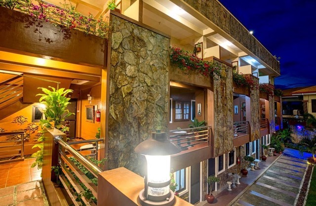Tropical Hideaway: 2-Bedroom Suite