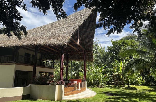 Tropical house on the Osa Peninsula, close to beach in a quiet neighborhood