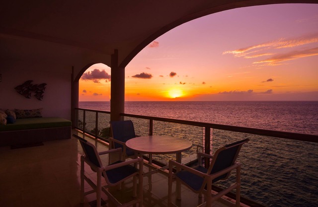 Tropical Paradise w/Ocean Views at El Cantil 7BS