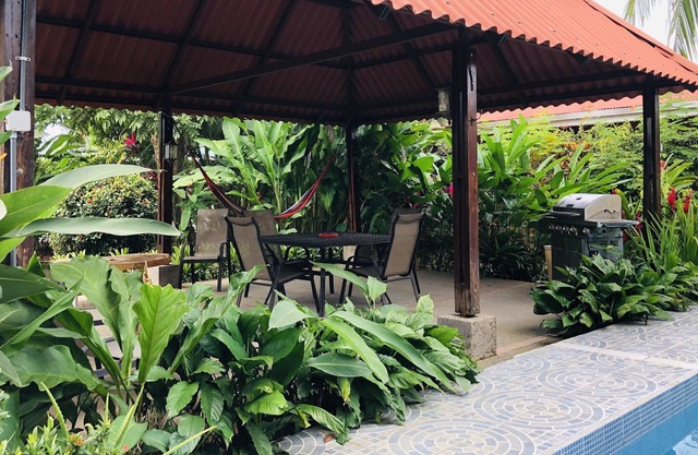 Tropical Oasis in Family Neighborhood of Jaco Casa Iorio