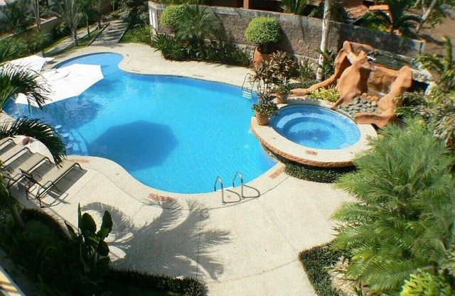 Tropical Paradise 3 Bed. Villa w/Beachfront Pool ☀️
