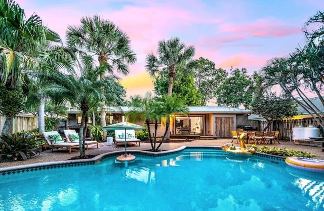 Tropical Pool Tiki Heaven
