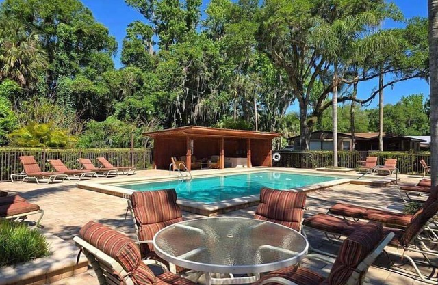 Tropical Resort & Marina on Lake Beresford