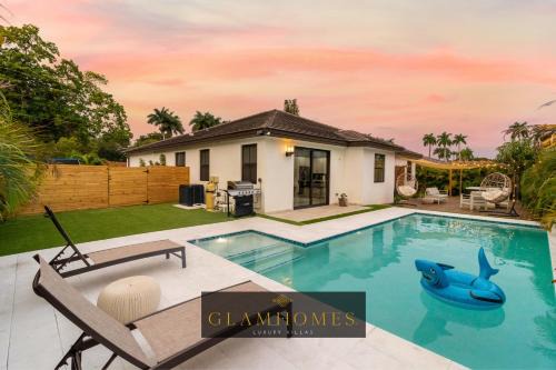 Tropical Villa wJacuzzi Big Terrace & Billiards