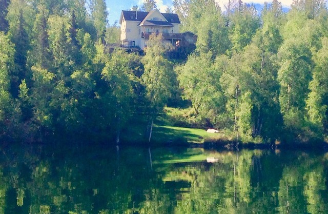 Trout Fishing Lake Front- Mt. Views- Fish, Boat, Hike, Play, Swim, sleeps 10