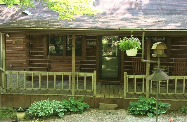 True Log Cabin! Sleeps 6! Close to park entrance! Free park pass!