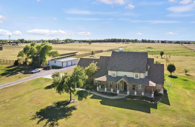 True Texas Ranch Life: 12-Acre Oasis, Pool, Ideal for Families, Gatherings