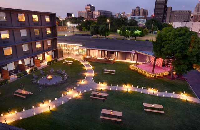 Trumbull and Porter Hotel