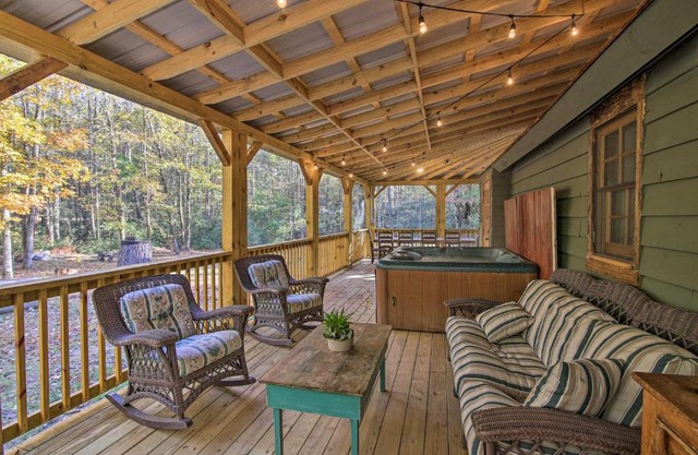 Tubes and Kayaks 5-Acre North Georgia Mtn Retreat