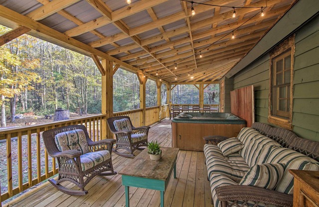 Tubes & Kayaks: 5-Acre North Georgia Mtn Retreat