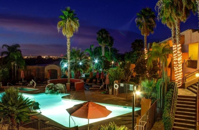 Tucson's Serene Oasis with complimentary breakfast