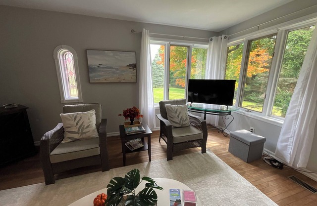 Tudor Pines Bed & Breakfast (plus event/film/wedding venue)