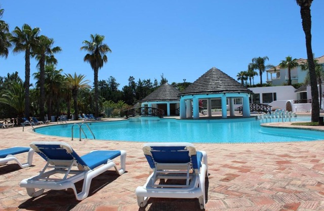 Tulio 2 Bedroom Luxury Apartment located in Encosta Do Lago