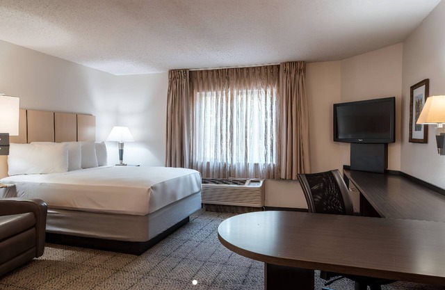 Turn Your Trip Into Adventure! 3 Units W/Kitchenette, Close to Haltom Road Park