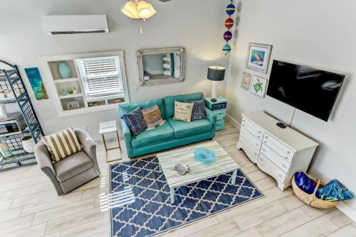 Turtle Loft - Charming Oceanfront Loft - Multiple Decks - Private Beach Access
