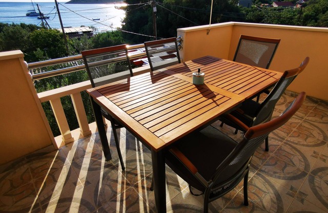 Two bedroom apartment with terrace and sea view Drvenik Mali, Drvenik (A-16787-a)