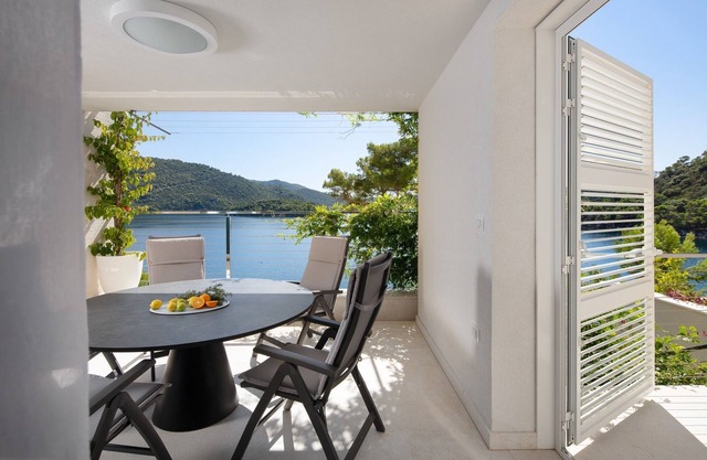 Two bedroom apartment near beach Pasadur, Lastovo (A-24472-a)