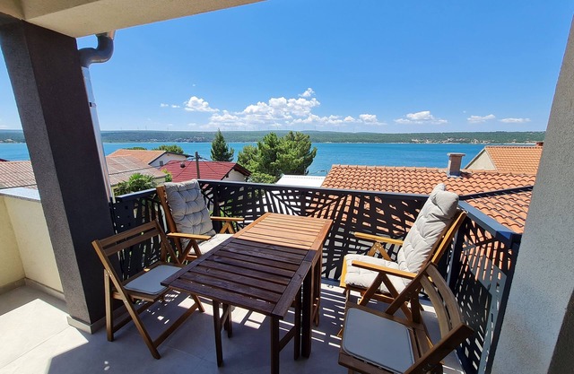 Two bedroom apartment near beach Kruševo, Novigrad (A-23302-b)