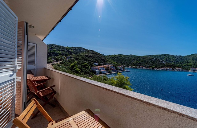 Two bedroom apartment with balcony and sea view Zaklopatica, Lastovo (A-12452-b)