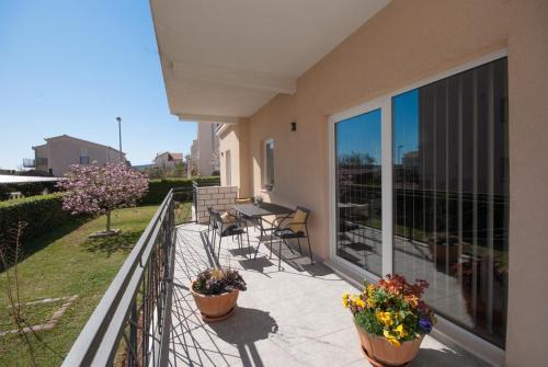Two-bedroom apartment with garden