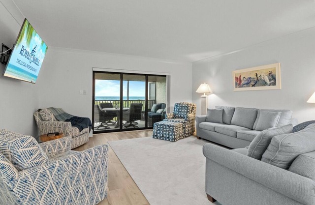 Two Bedroom, Corner Unit with Views of the Gulf of Mexico - Sanddollar B101