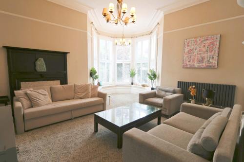 Two bedroom ground floor flat in Clifton Village