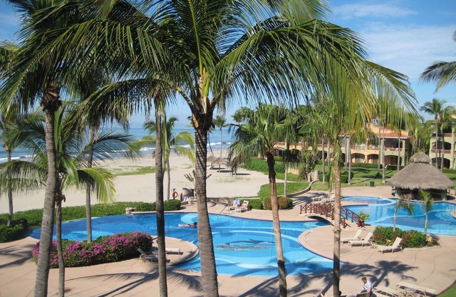 Two Bedroom/Two Bath Condo At A Premier Gated Private Golf And Beach Resort.