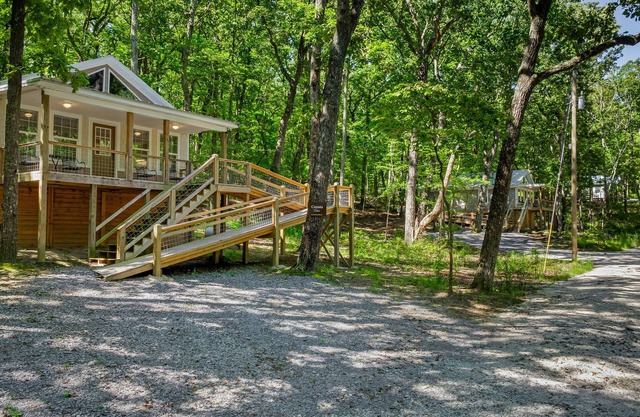 Two Cabins on 92 acres beside DeSoto State Park | Fast Wi-Fi | Dog Friendly