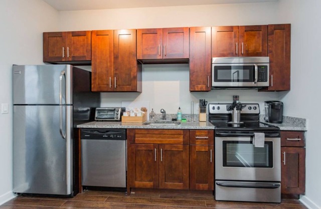 TWO Cozysuites Alluring Music Row Condos w Parking