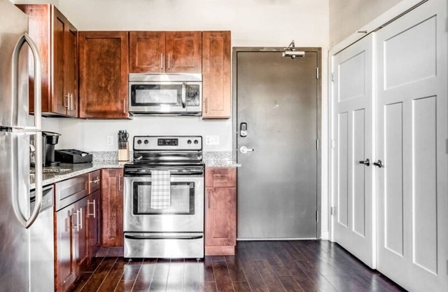 TWO Cozysuites Modern Music Row Condos w Parking