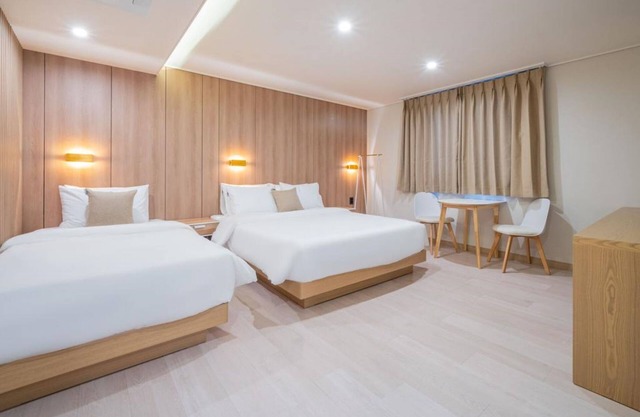 Two H Hotel