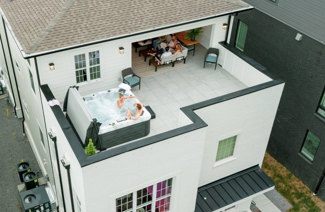 Two New Homes | 2mi to Broadway| Rooftop HotTub