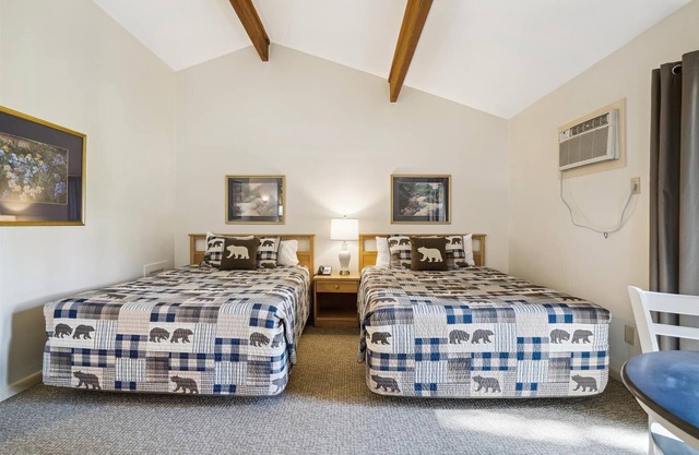 Two Queen Bed Standard Hotel Room w/outdoor heated pool 204