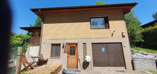 Two room 54m2 apt, WiFi, free parking, terrace, near central park