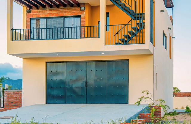 Two-story Casa 2 Bedroom 1 Bath, PRIVATE POOL, Ocean Views & Rooftop BBQ area