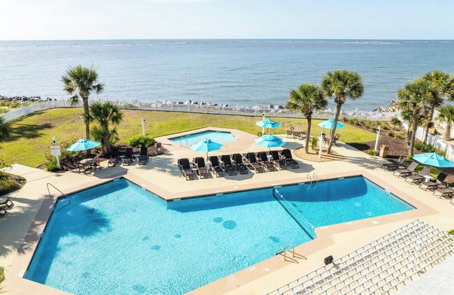 Two-story Condo With Private Deck, Wifi and Courtyard Pool Access