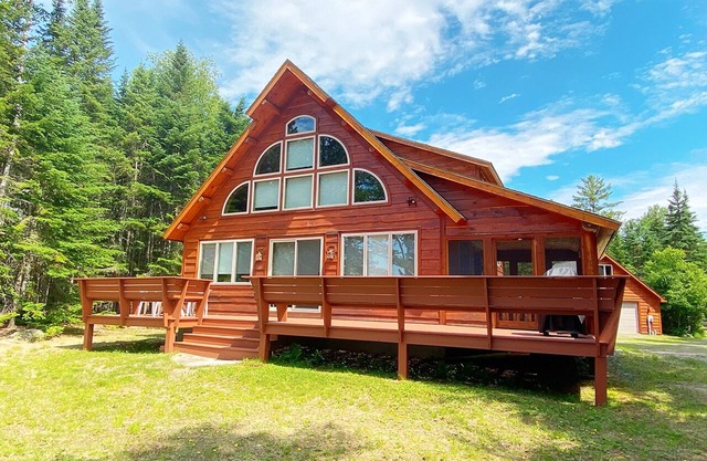 Two Winds - Beautiful newer home on Mooselookmeguntic Lake
