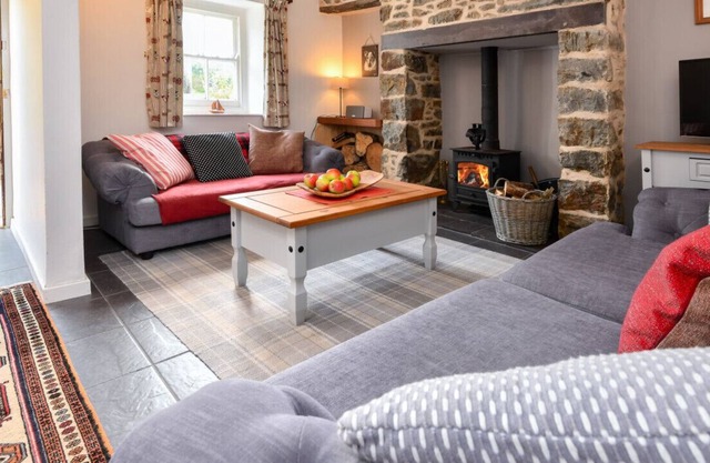 Ty Melys - Two Bedroom House, Sleeps 4