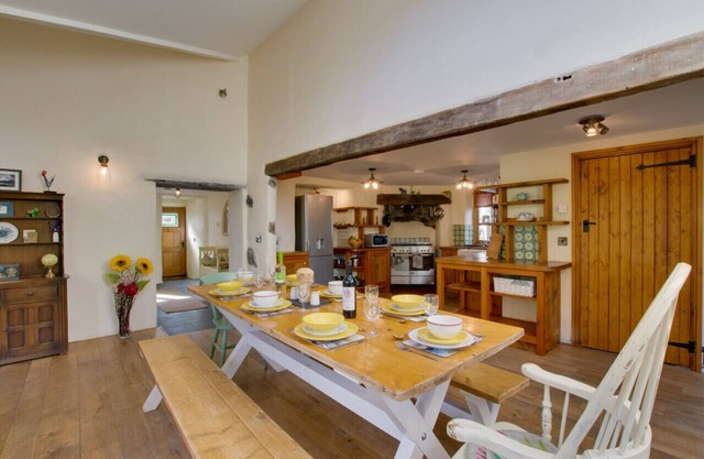 Ty'n y Maes - Four Bedroom House, Sleeps 10