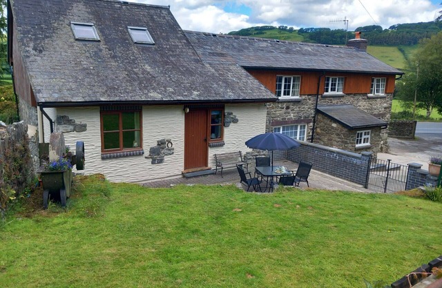 Ty Wennol - Two Bedroom House, Sleeps 4