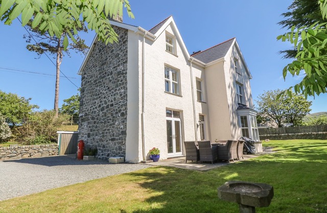 TYDDYN GORONWY, family friendly, luxury holiday cottage in Talybont