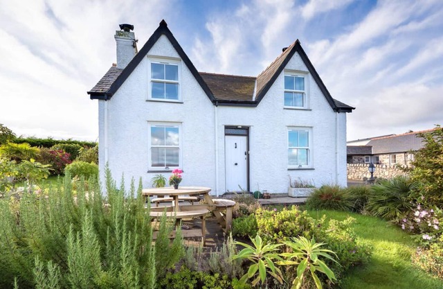 Tyddyn Talgoch Isaf in the beautiful Pwllheli