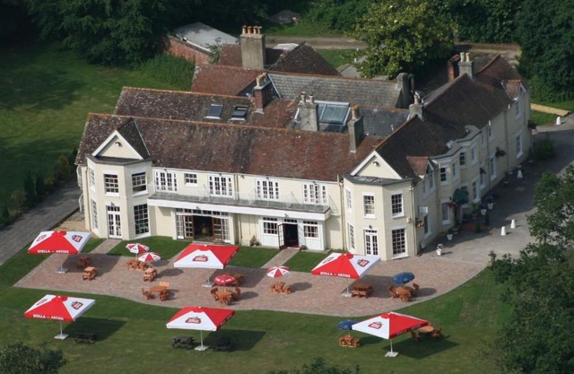 Tyrrells Ford Hotel
