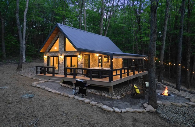Uckor's Cottage at Hocking Hills